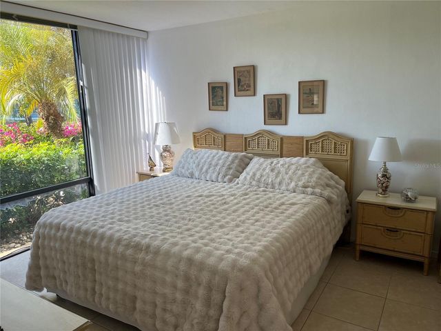 612 BIRD BAY DRIVE S 112CAR, Venice, FL 34285