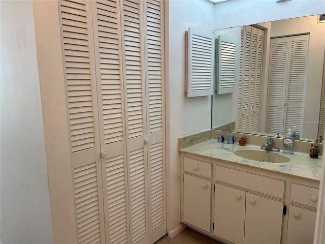 612 BIRD BAY DRIVE S 112CAR, Venice, FL 34285