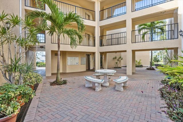 612 BIRD BAY DRIVE S 112CAR, Venice, FL 34285