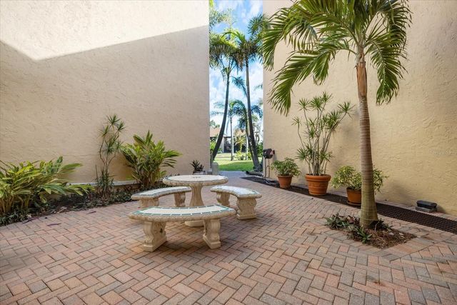 612 BIRD BAY DRIVE S 112CAR, Venice, FL 34285
