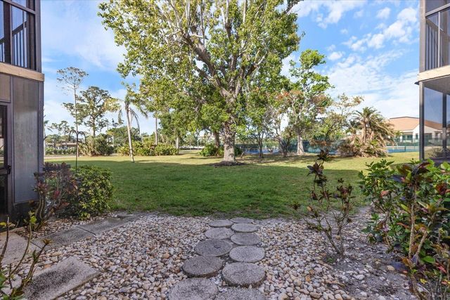 612 BIRD BAY DRIVE S 112CAR, Venice, FL 34285