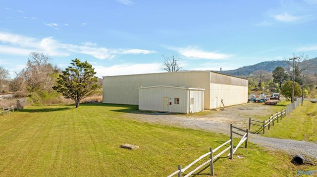 221 55th Street NE, Fort Payne, AL 35967