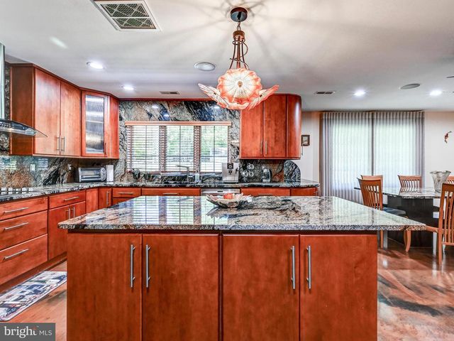 3213 WOODVALLEY DR, Pikesville, MD 21208