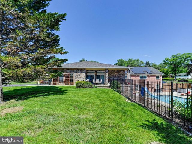3213 WOODVALLEY DR, Pikesville, MD 21208