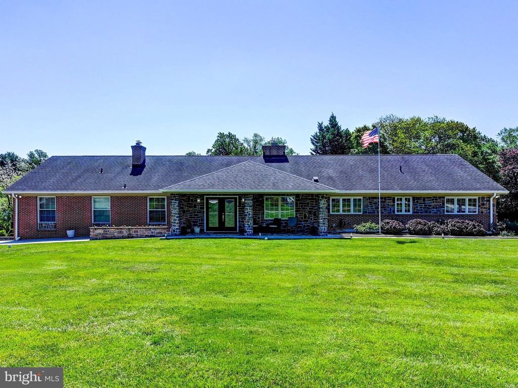 3213 WOODVALLEY DR, Pikesville, MD 21208