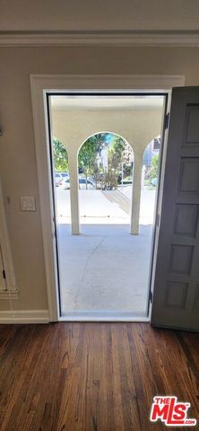 1024 S Cloverdale Avenue, Los Angeles, CA 90019