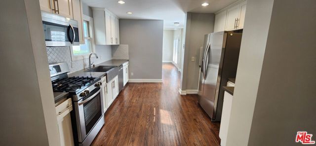 1024 S Cloverdale Avenue, Los Angeles, CA 90019