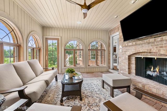 5 Hillburn Court, North Barrington, IL 60010