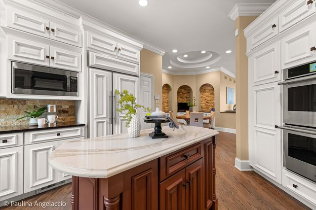 5 Hillburn Court, North Barrington, IL 60010