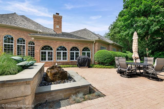 5 Hillburn Court, North Barrington, IL 60010