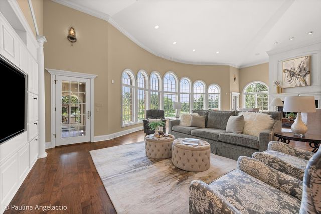 5 Hillburn Court, North Barrington, IL 60010