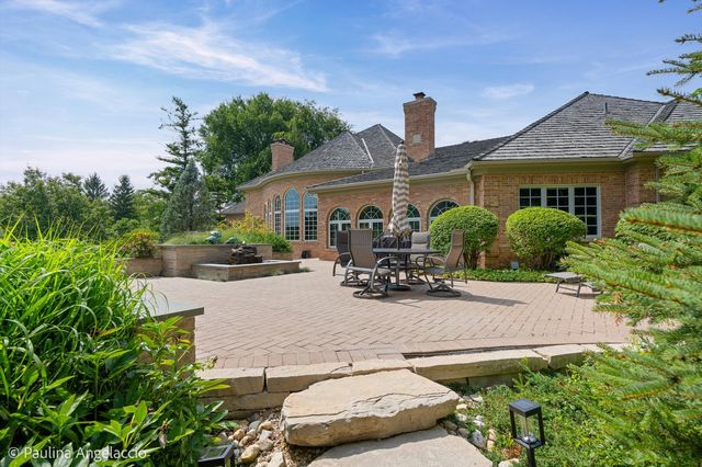 5 Hillburn Court, North Barrington, IL 60010