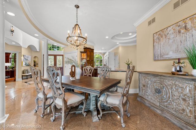 5 Hillburn Court, North Barrington, IL 60010
