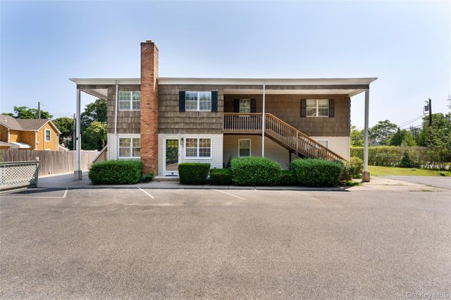 40 Canoe Place Road 5, Hampton Bays, NY 11946