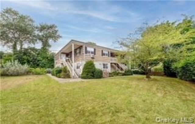 40 Canoe Place Road 5, Hampton Bays, NY 11946