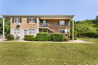 40 Canoe Place Road 5, Hampton Bays, NY 11946