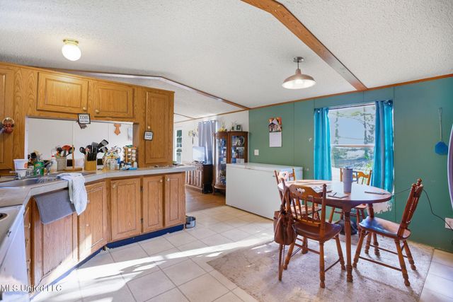 1543 Marion Russell Road, Meridian, MS 39301