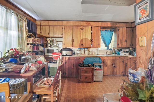 1543 Marion Russell Road, Meridian, MS 39301