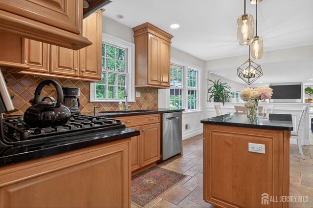20 Apache Court, East Brunswick, NJ 08816