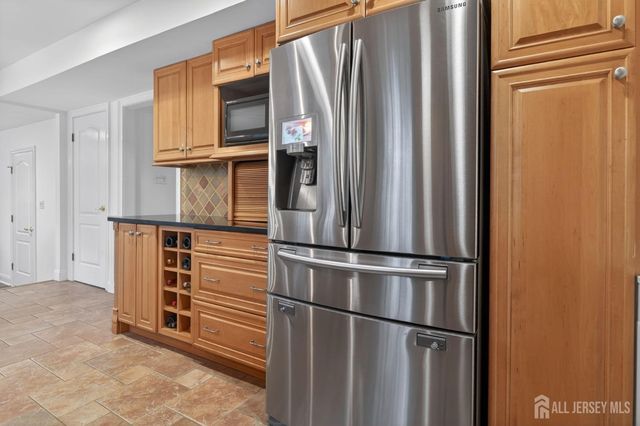 20 Apache Court, East Brunswick, NJ 08816