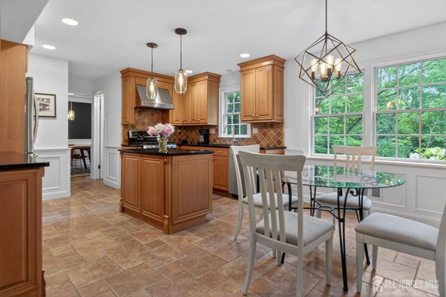 20 Apache Court, East Brunswick, NJ 08816