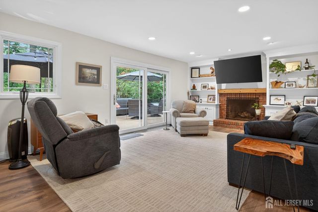 20 Apache Court, East Brunswick, NJ 08816