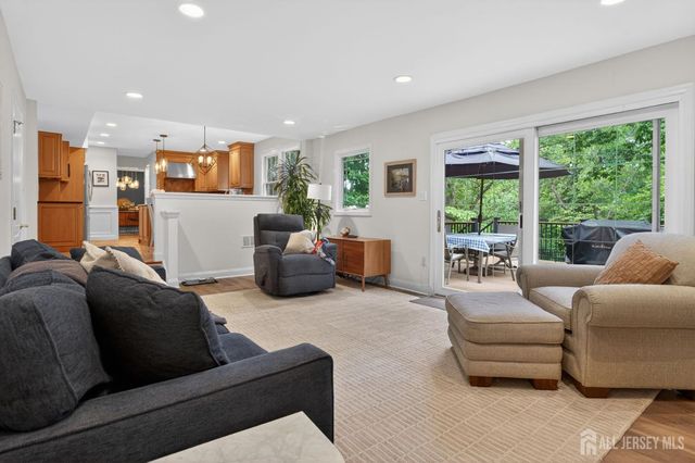 20 Apache Court, East Brunswick, NJ 08816