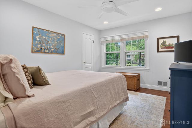 20 Apache Court, East Brunswick, NJ 08816