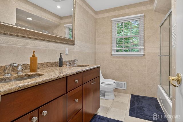 20 Apache Court, East Brunswick, NJ 08816