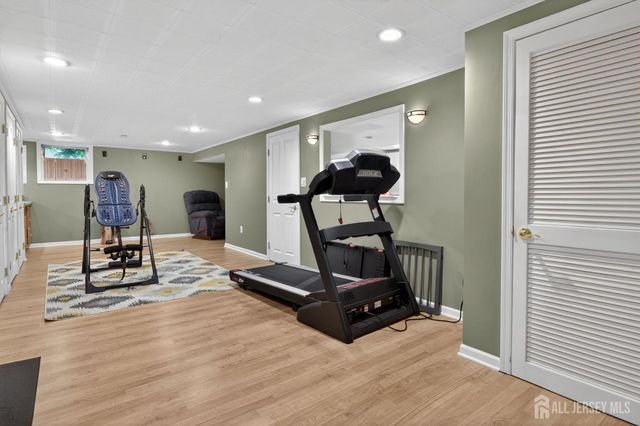 20 Apache Court, East Brunswick, NJ 08816