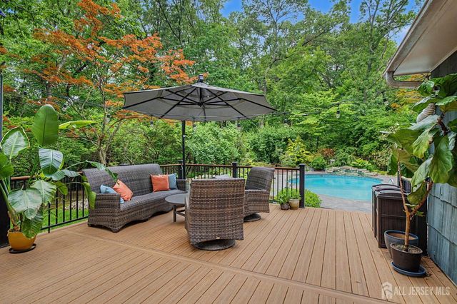 20 Apache Court, East Brunswick, NJ 08816