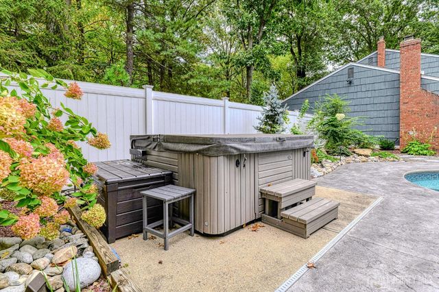 20 Apache Court, East Brunswick, NJ 08816