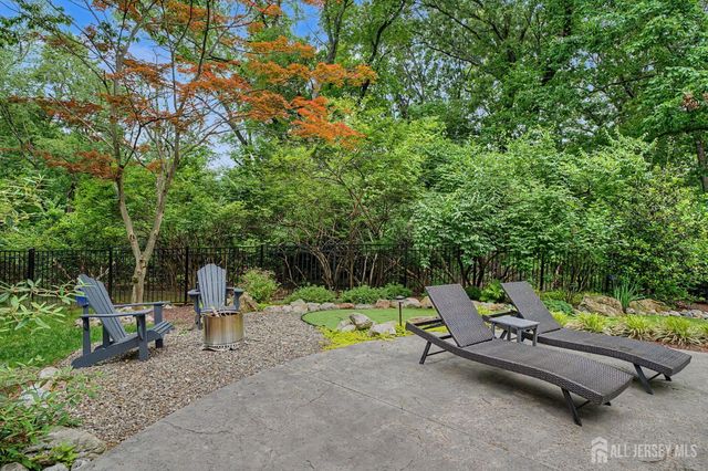 20 Apache Court, East Brunswick, NJ 08816