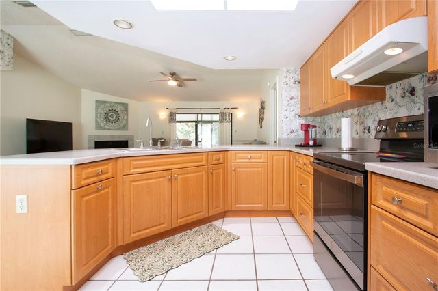 1606 LOGHILL PLACE, Brandon, FL 33510