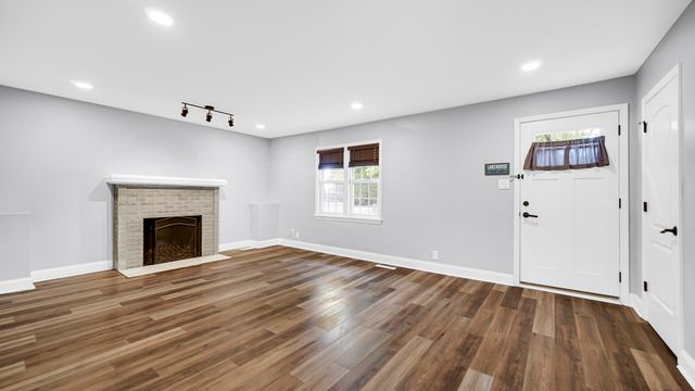 1234 River Terrace, Hobart, IN 46342