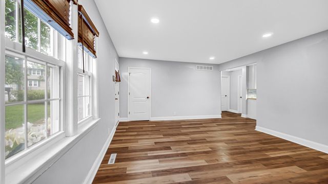 1234 River Terrace, Hobart, IN 46342