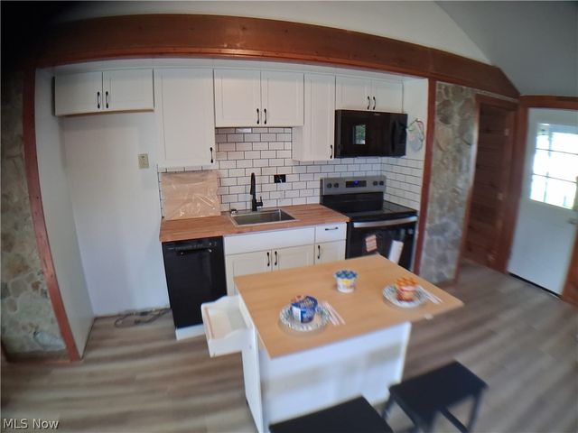 1555 Glenview Avenue, Madison, OH 44057