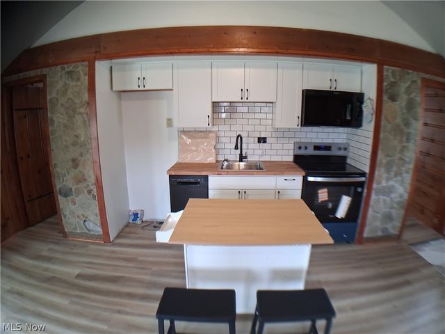 1555 Glenview Avenue, Madison, OH 44057