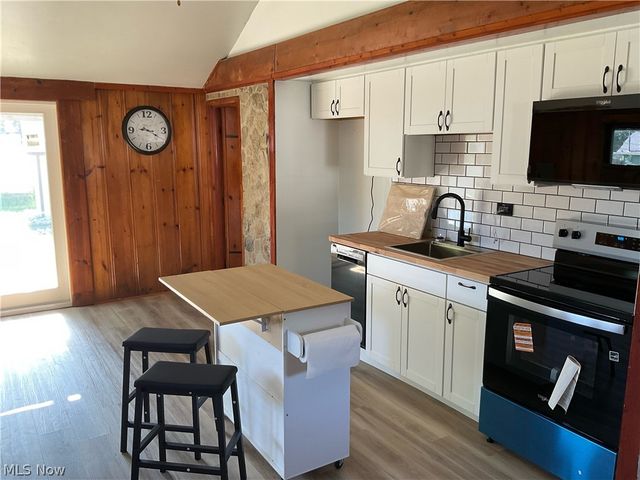 1555 Glenview Avenue, Madison, OH 44057