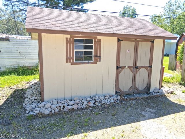 1555 Glenview Avenue, Madison, OH 44057