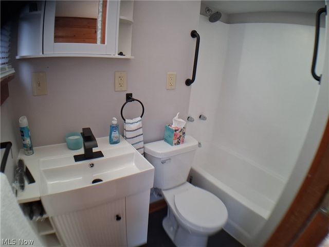 1555 Glenview Avenue, Madison, OH 44057
