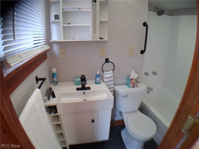 1555 Glenview Avenue, Madison, OH 44057