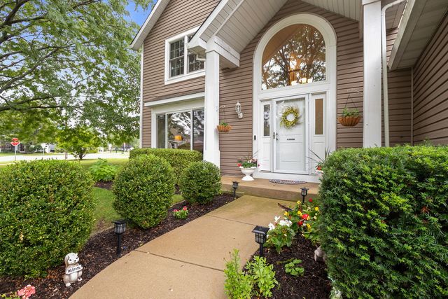 18101 W Hampshire Drive, Gurnee, IL 60031