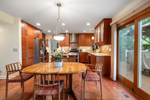 18101 W Hampshire Drive, Gurnee, IL 60031