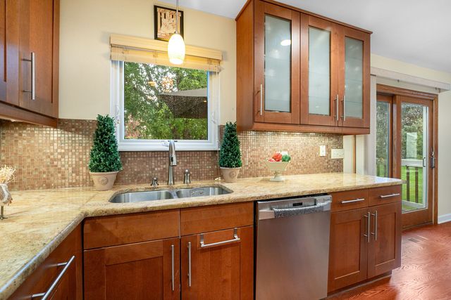 18101 W Hampshire Drive, Gurnee, IL 60031