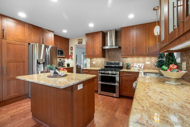 18101 W Hampshire Drive, Gurnee, IL 60031