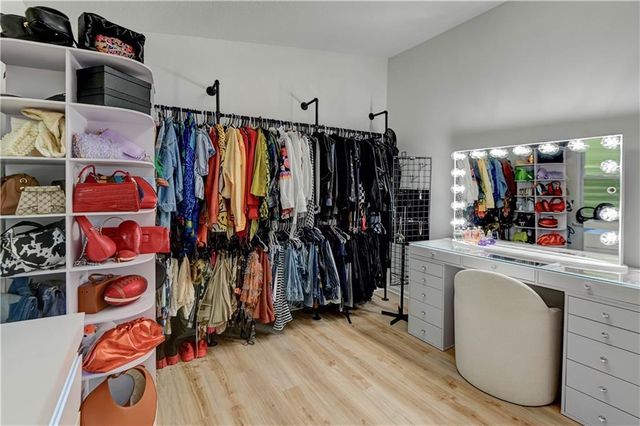 9800 Parkwood Avenue, Kansas City, MO 64137