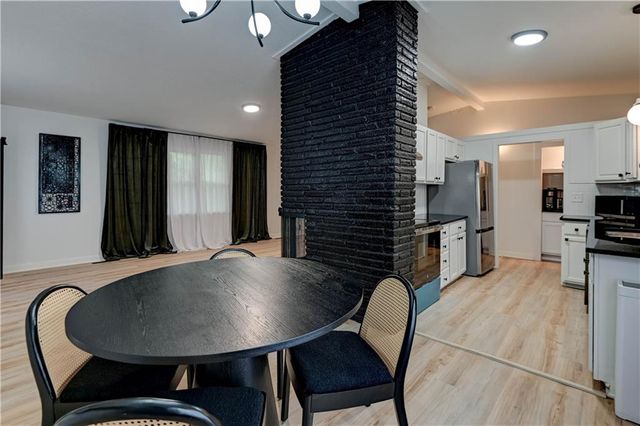 9800 Parkwood Avenue, Kansas City, MO 64137