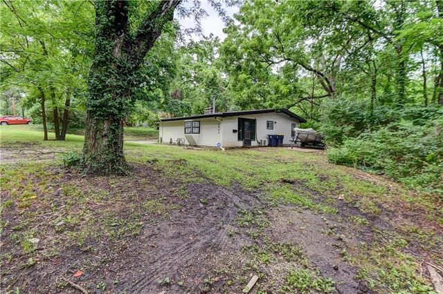 9800 Parkwood Avenue, Kansas City, MO 64137