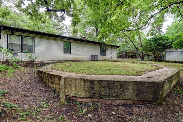 9800 Parkwood Avenue, Kansas City, MO 64137